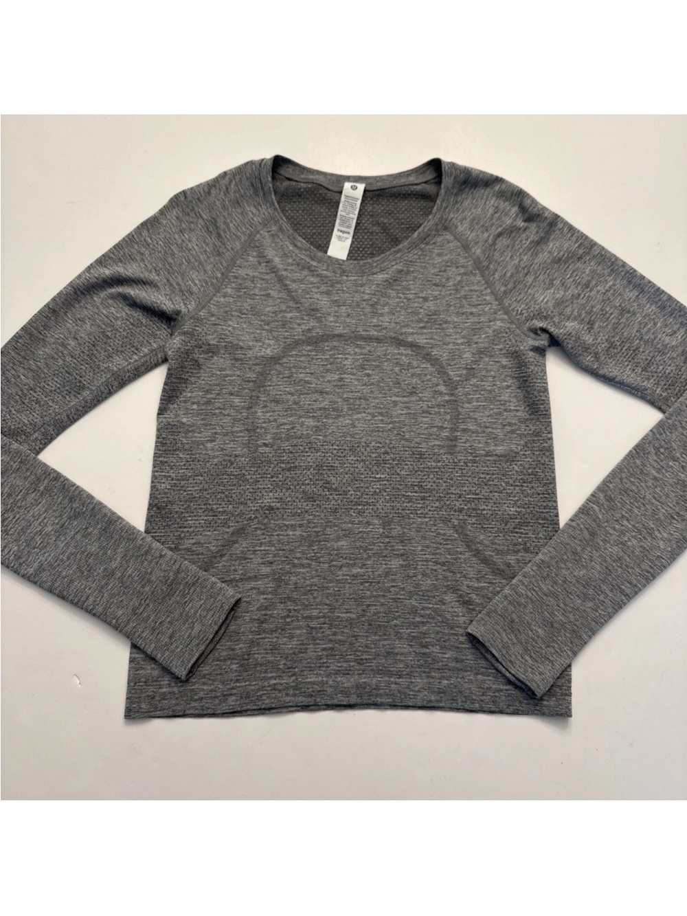 Lululemmon Swiftly Tech Women's Long Sleeve Heather Grey  Active Top size 6